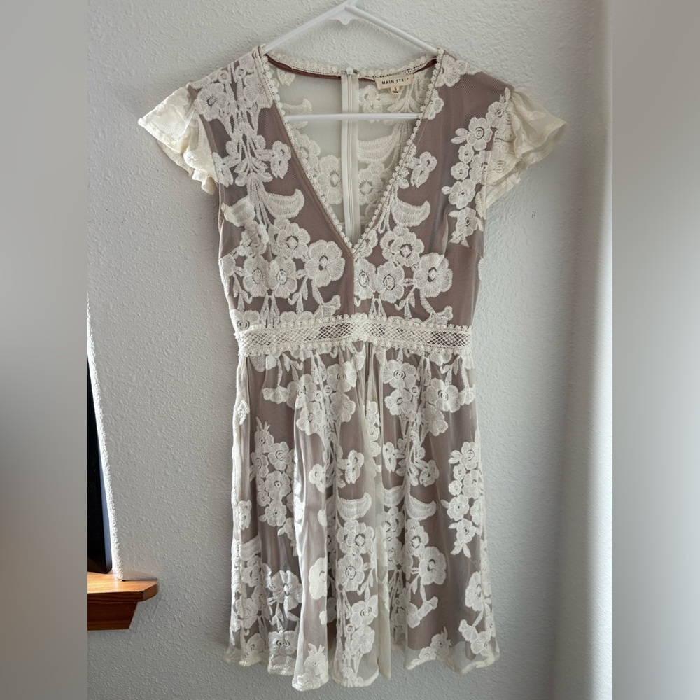 Main Strip Lace Floral Dress in Cream and Gray